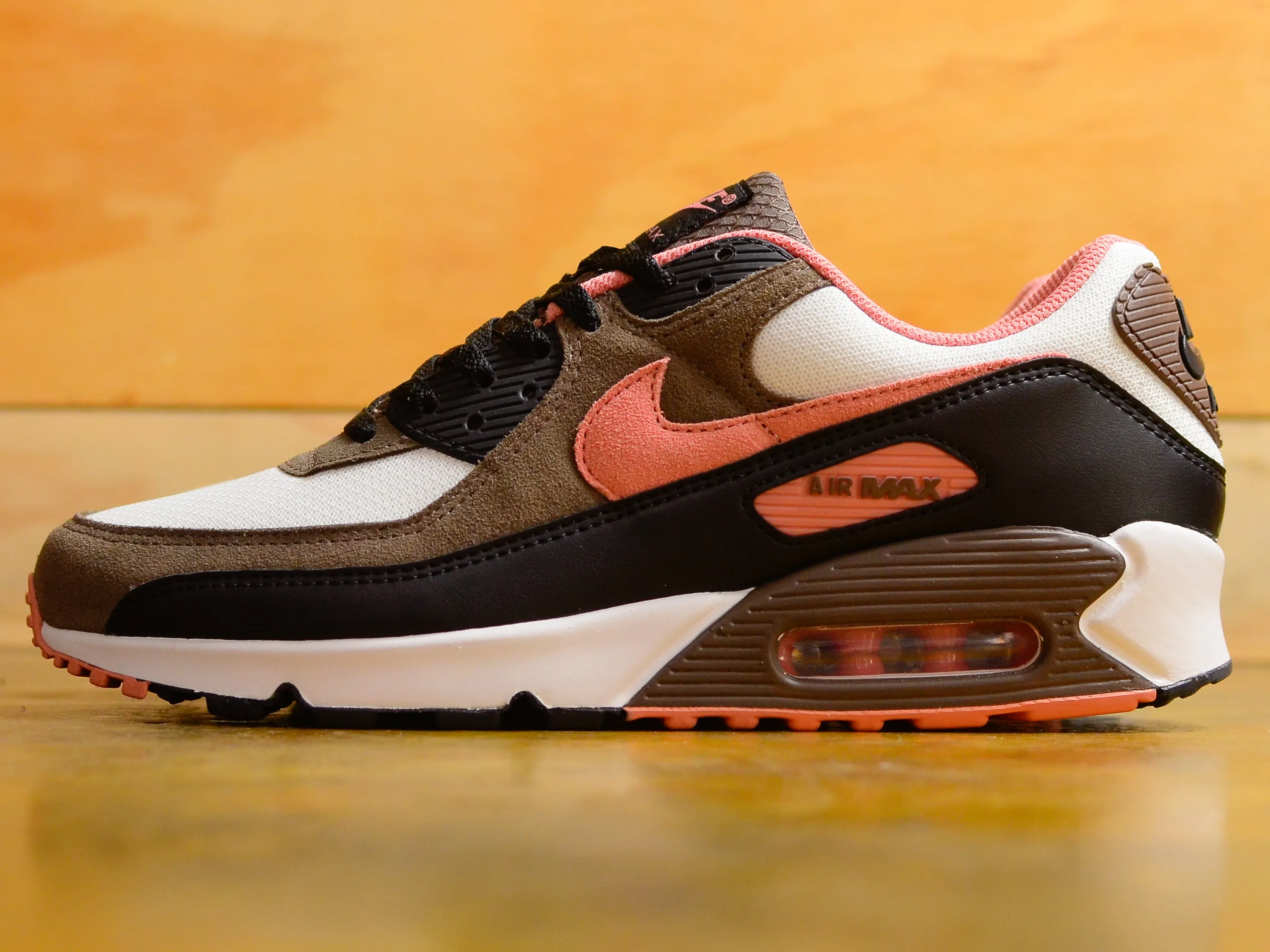 Air Max 90 - Summit White / Ironstone / Black / Red Stardust