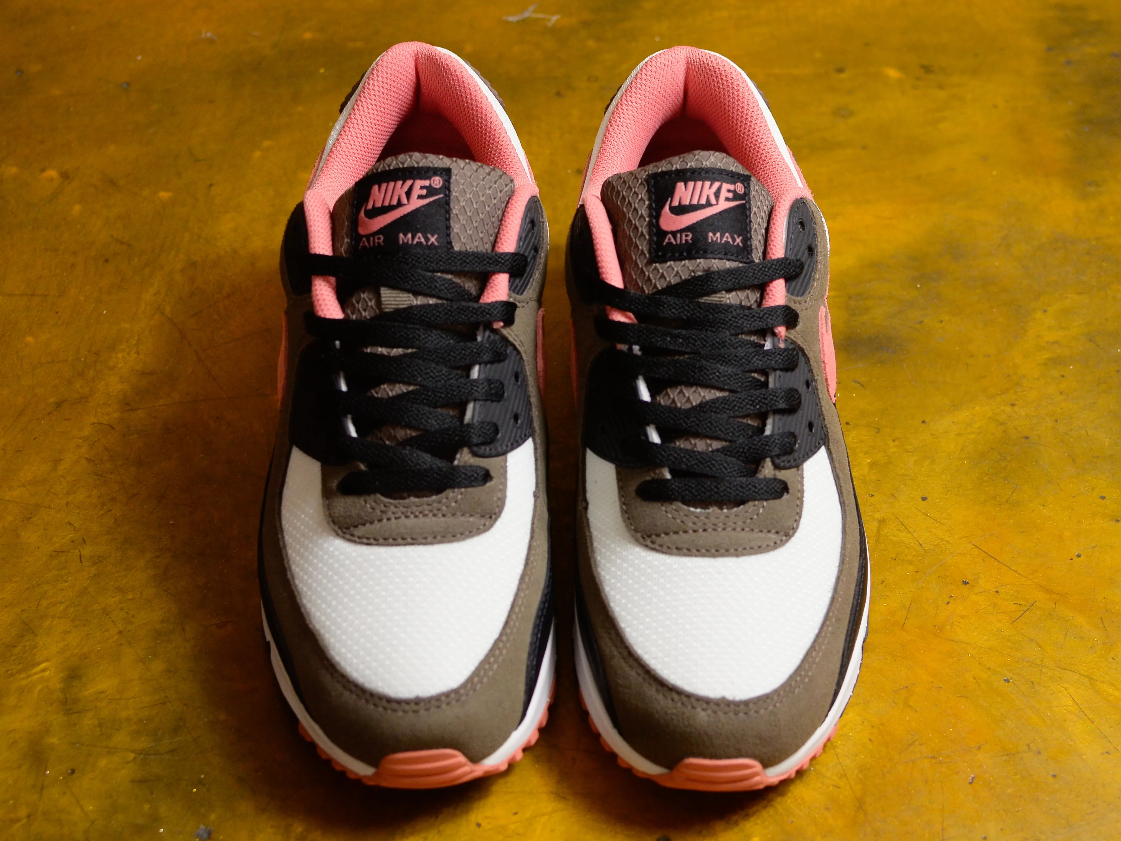 Air Max 90 - Summit White / Ironstone / Black / Red Stardust