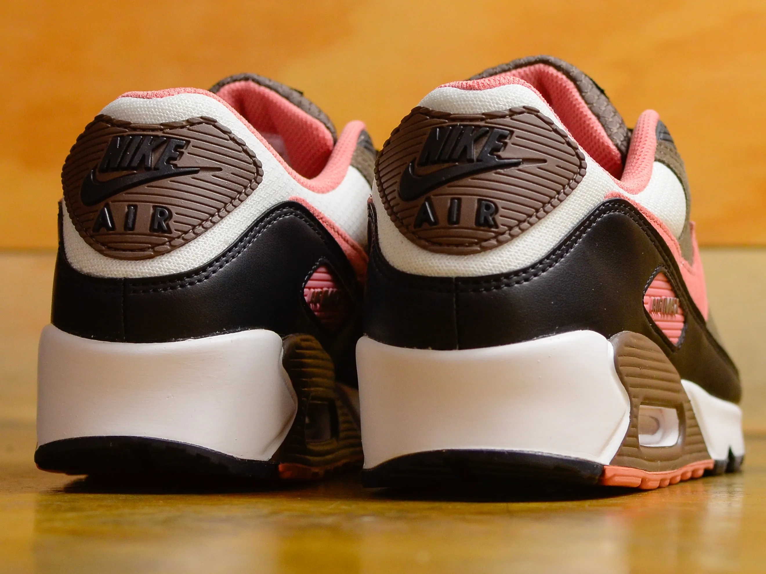 Air Max 90 - Summit White / Ironstone / Black / Red Stardust