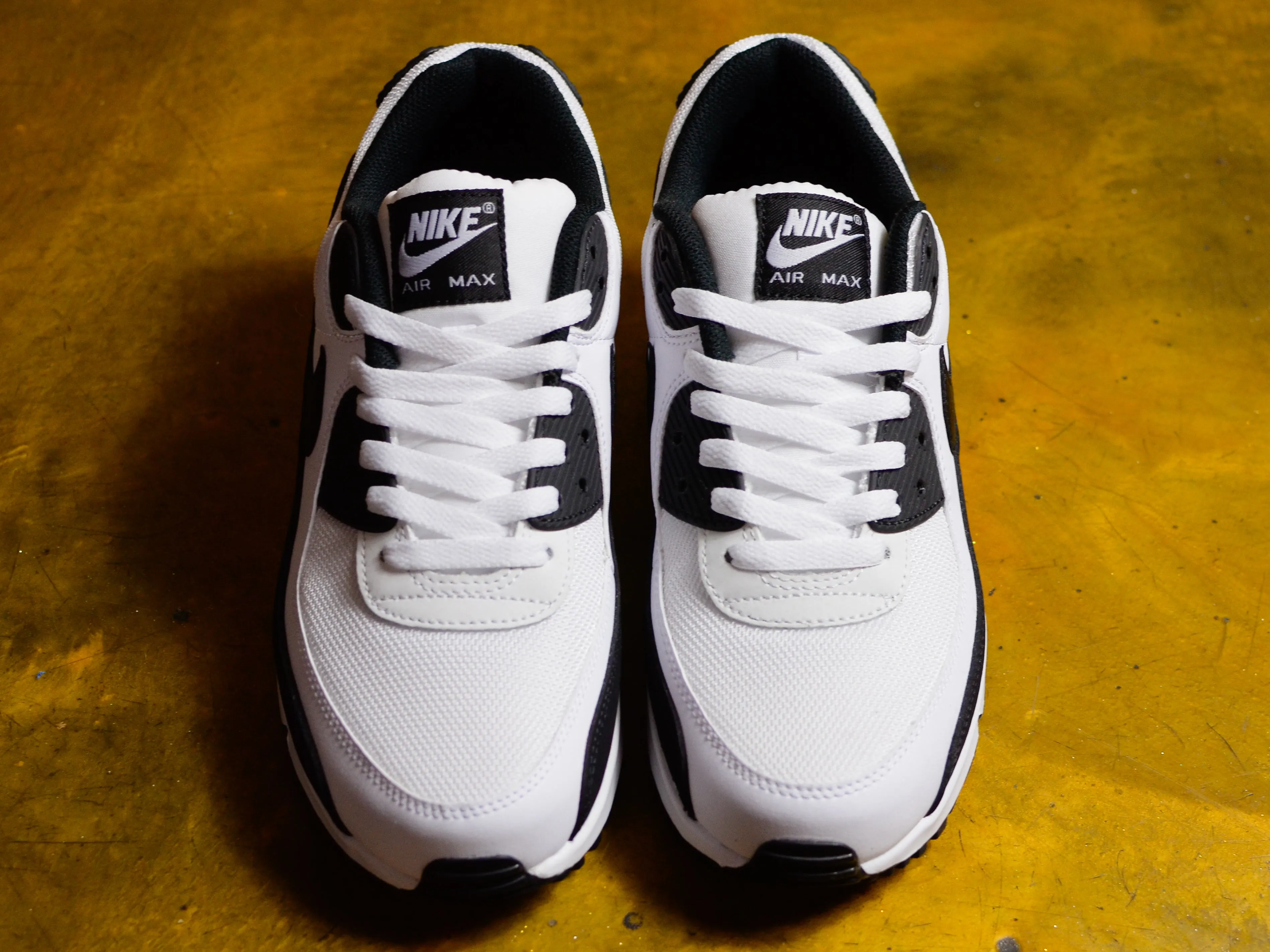 Air Max 90 - White / Black