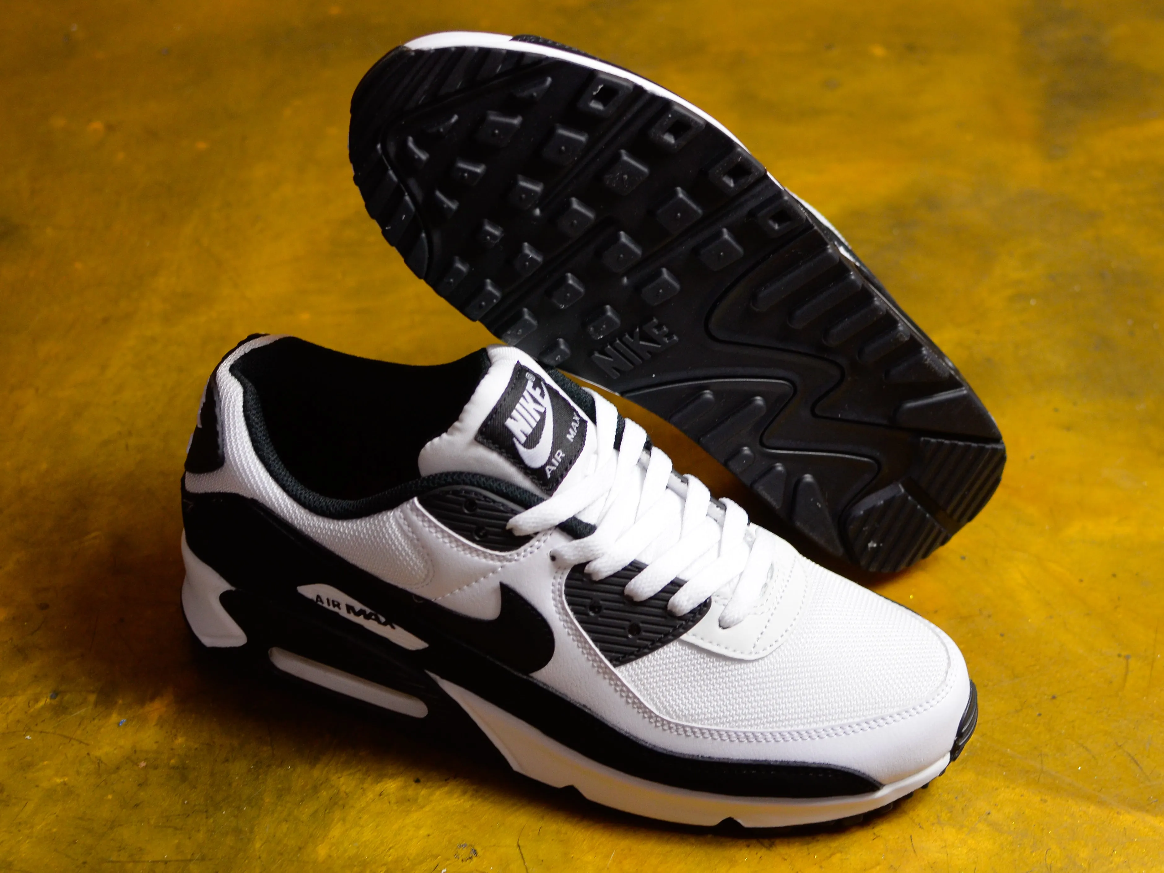 Air Max 90 - White / Black