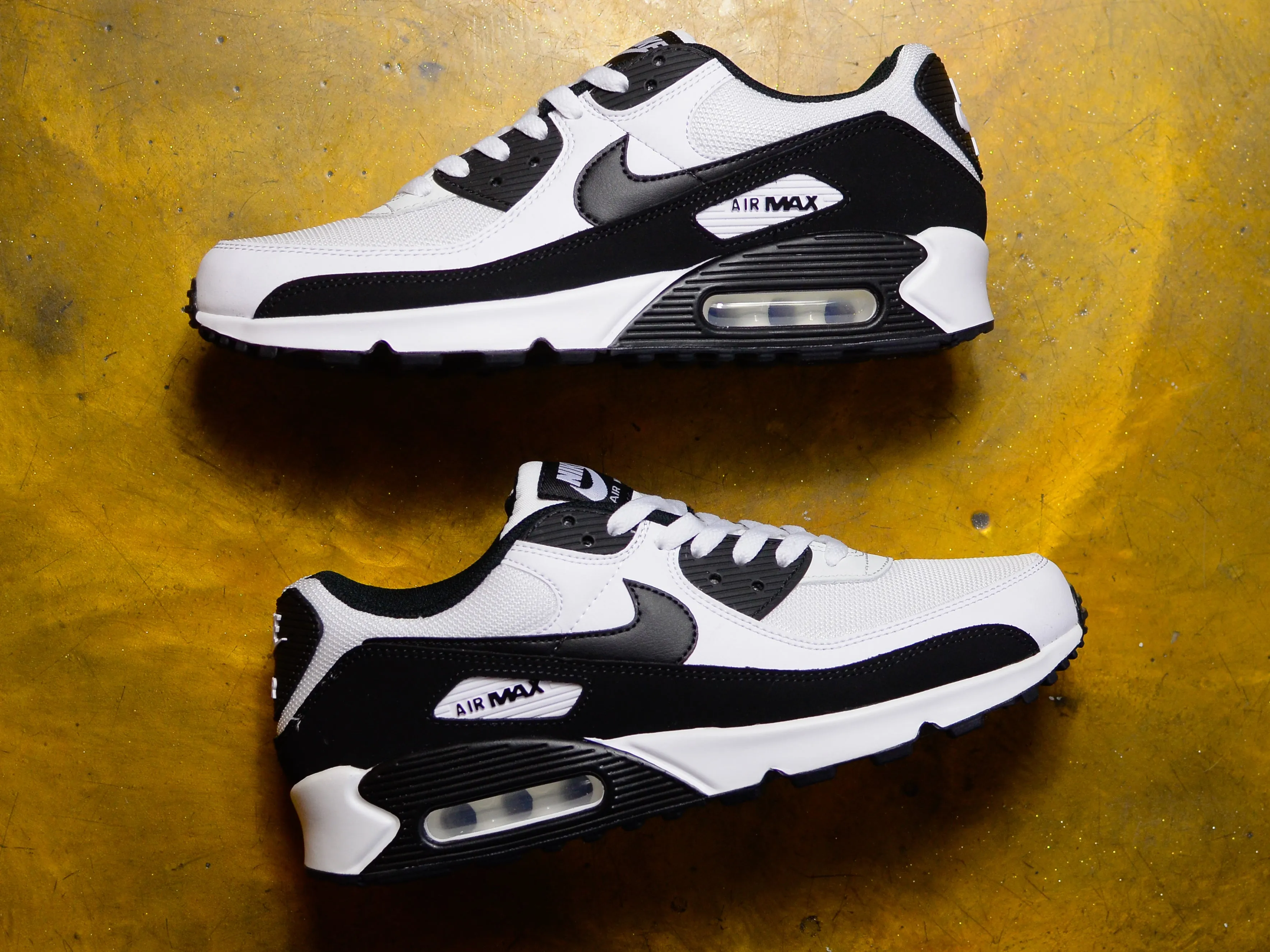 Air Max 90 - White / Black