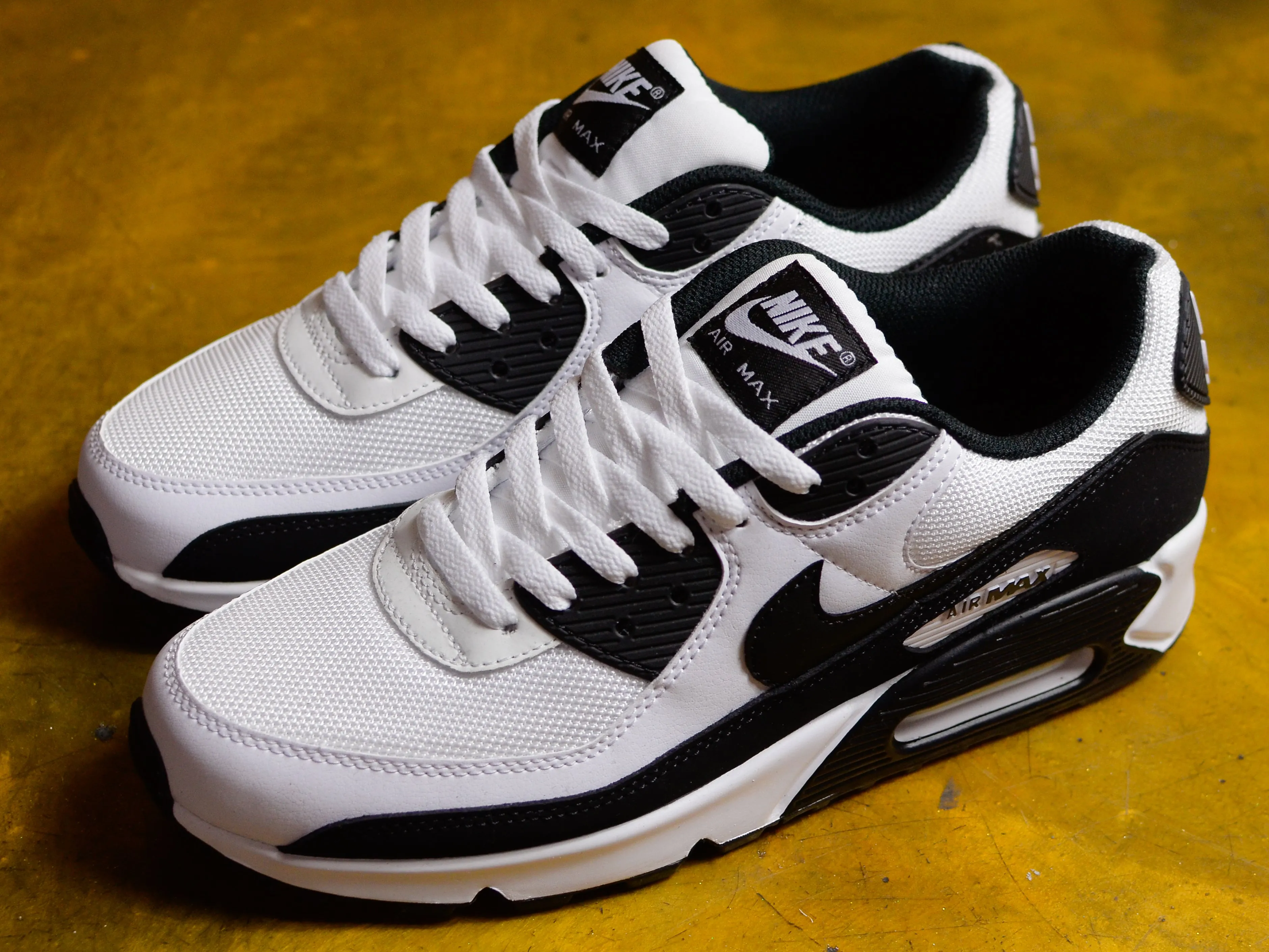 Air Max 90 - White / Black