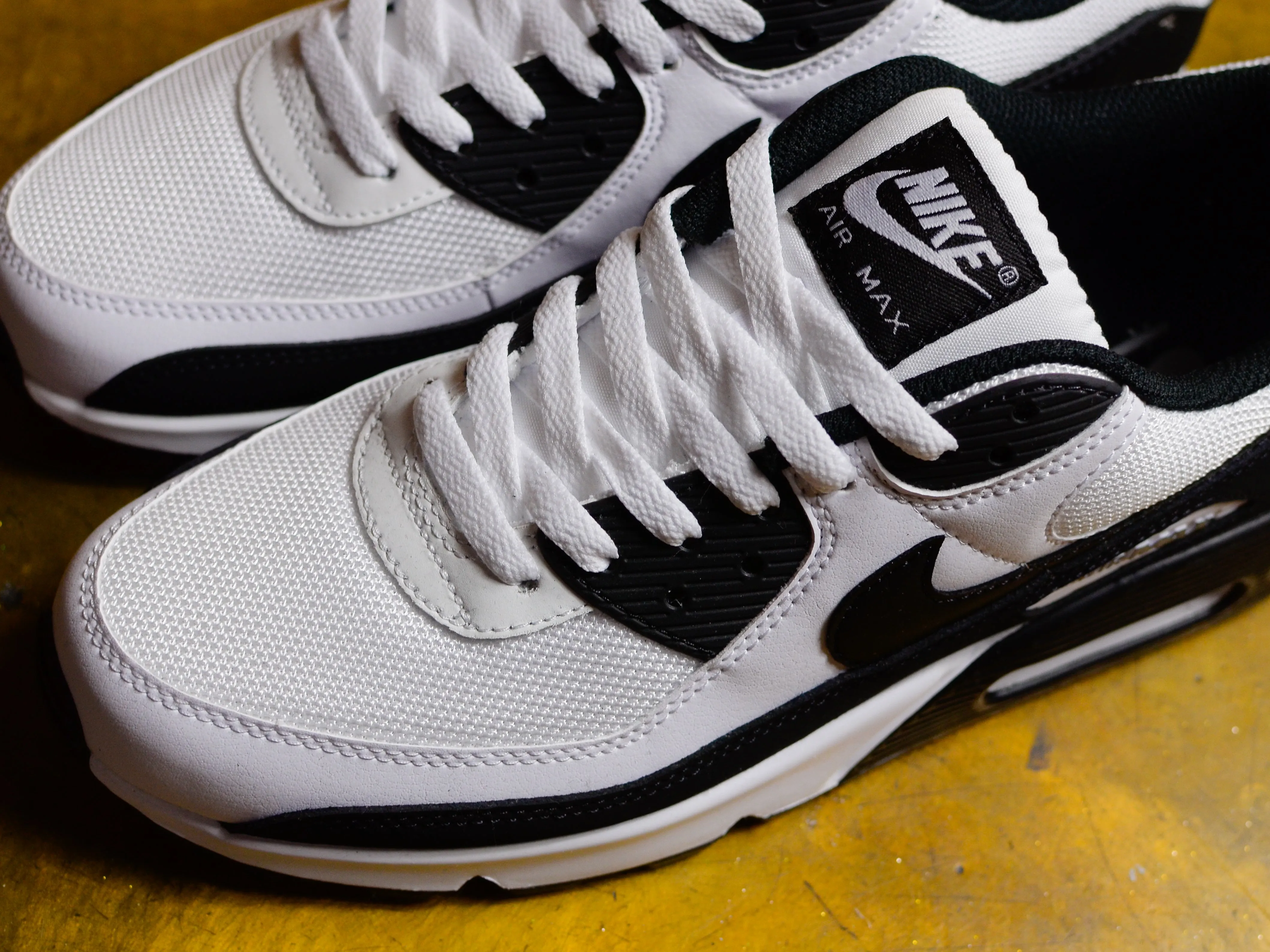 Air Max 90 - White / Black