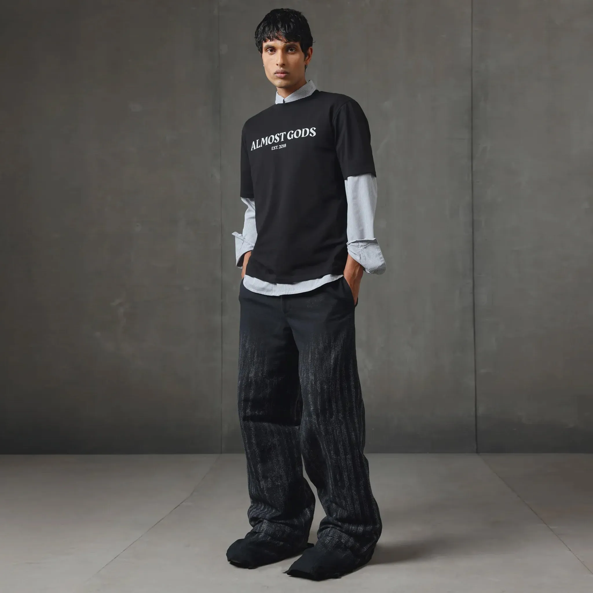 Cracked Logo Relaxed Tee (Black)
