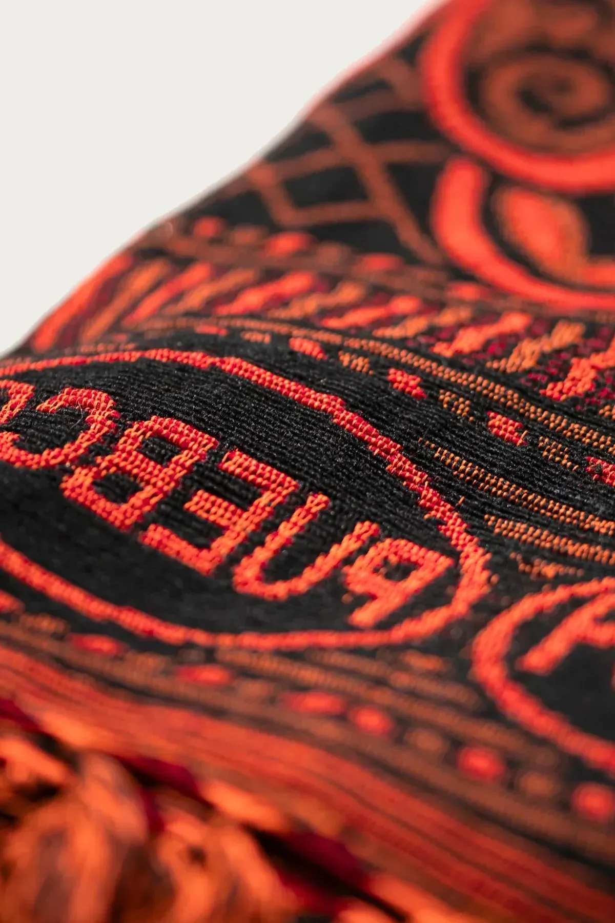 Reversible Jacquard Rug - Black
