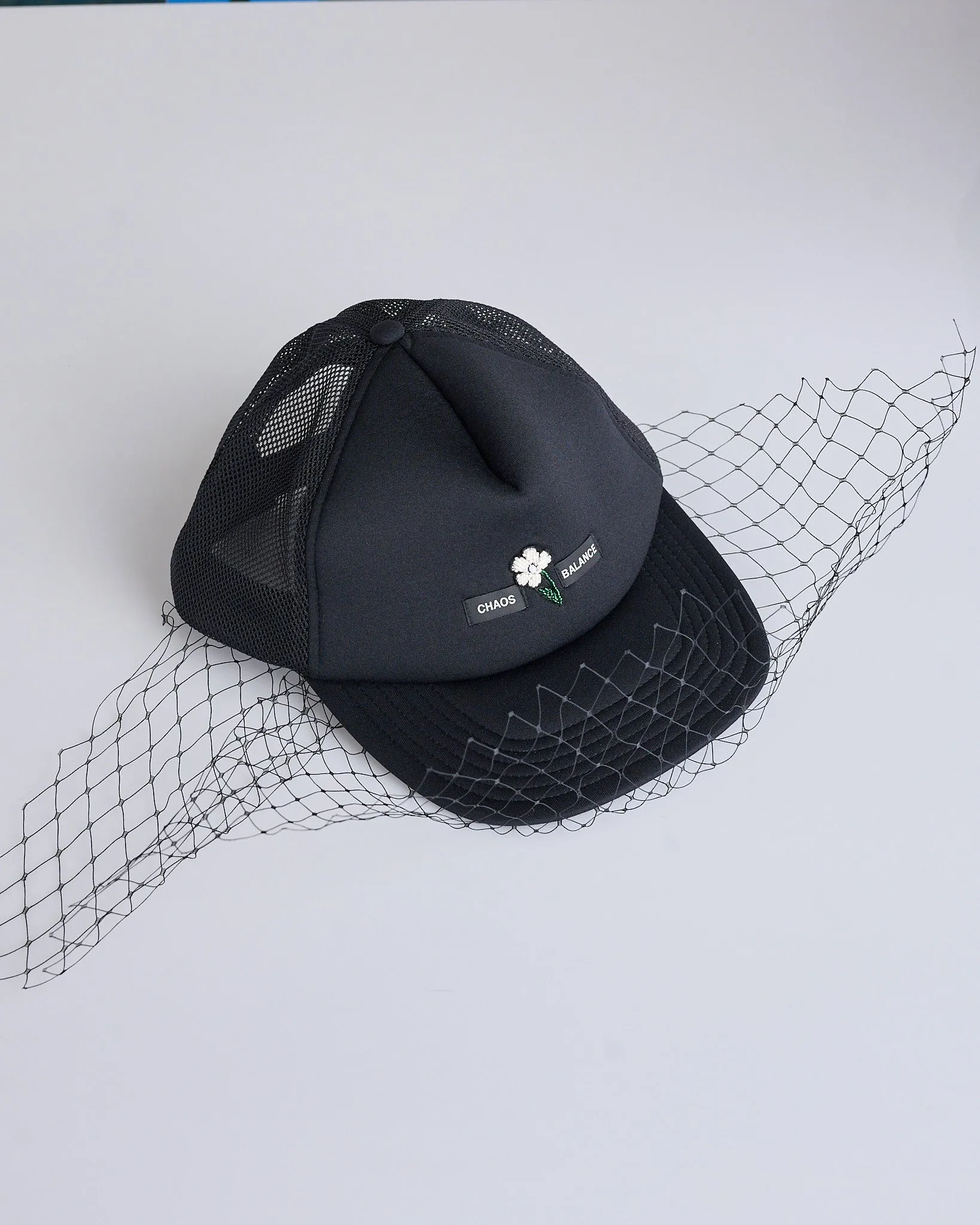 UNDERCOVER Mesh Veil Trucker Cap Black