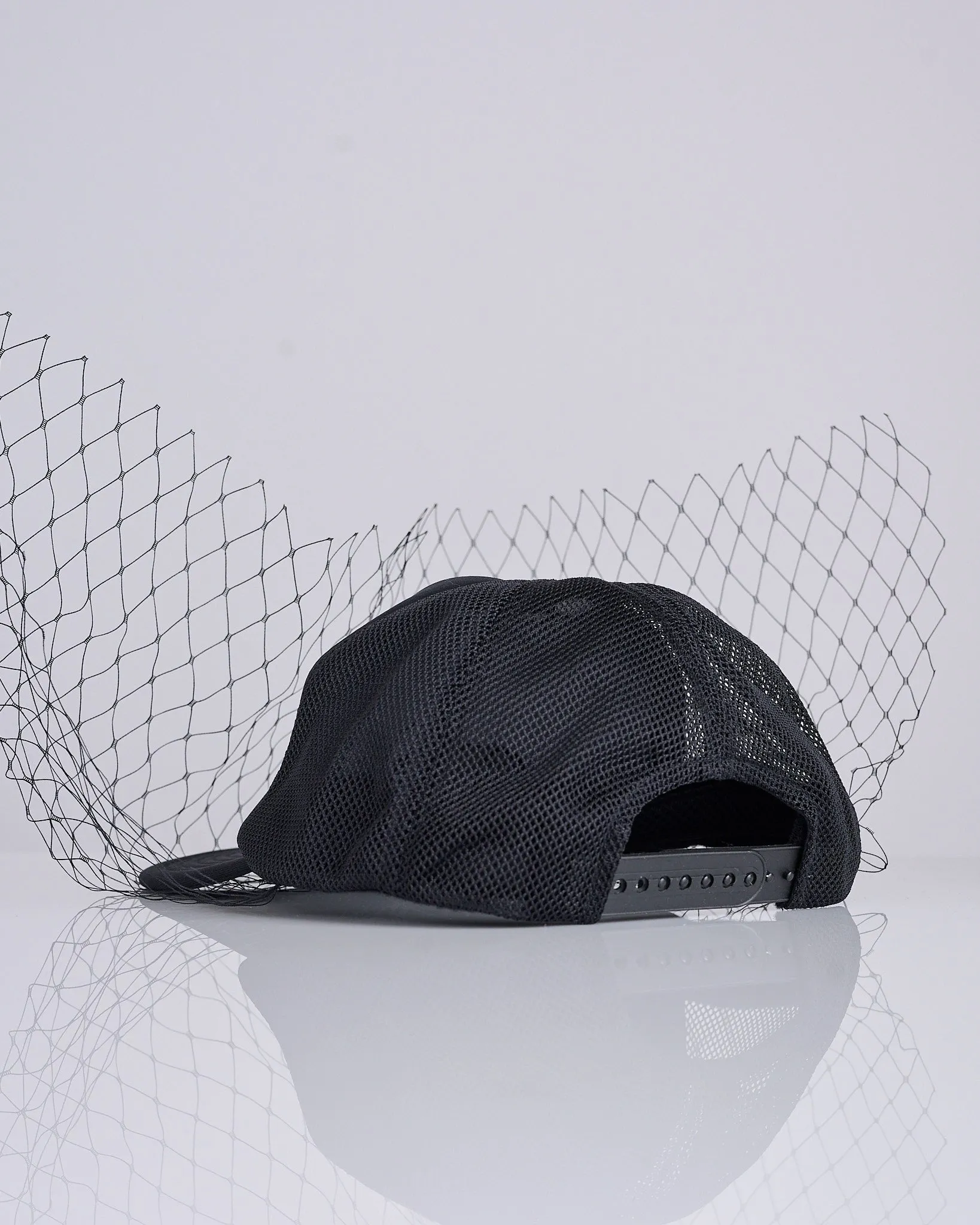 UNDERCOVER Mesh Veil Trucker Cap Black